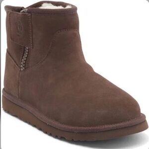 UGG Australia Kids Adri Classic Mini Boots Size 10 NIB in Chocolate Brown